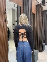 ⁦חולצת טריקו גב שרוכים -צבעים⁩ – תמונה ⁦6⁩
