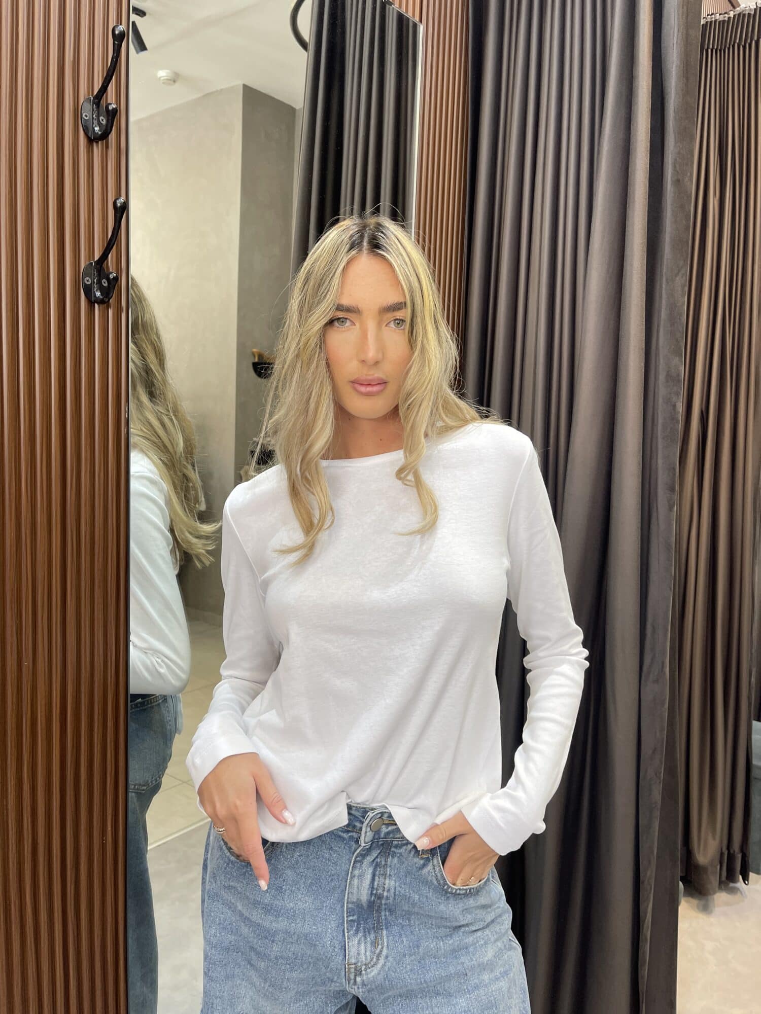 ⁦חולצת טריקו גב שרוכים -צבעים⁩ – תמונה ⁦4⁩