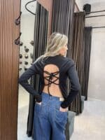 ⁦חולצת טריקו גב שרוכים -צבעים⁩ – תמונה ⁦5⁩