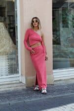 ⁦חולצת מיילו כתף אחת אדומה⁩ – תמונה ⁦3⁩