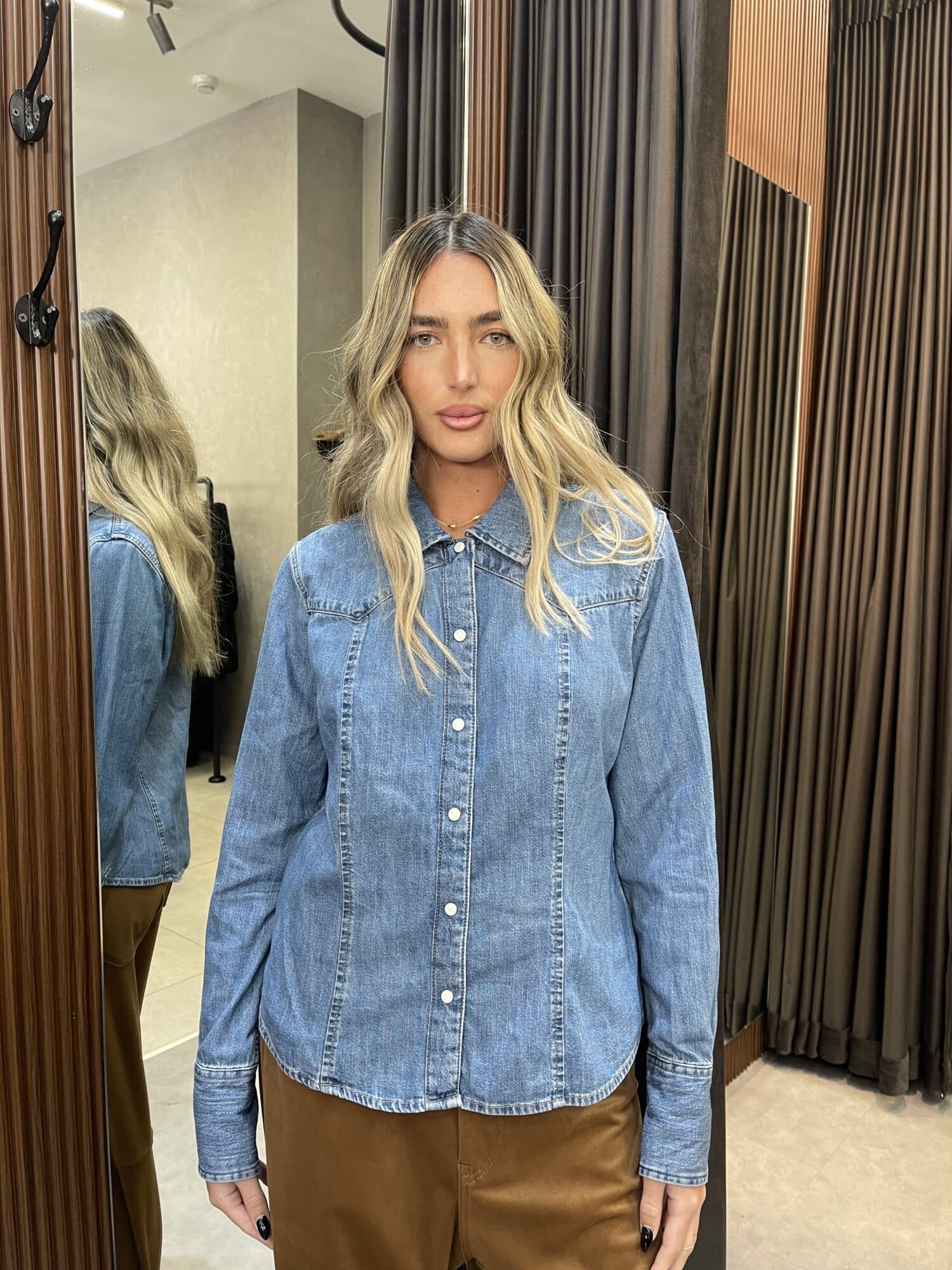 ⁦חולצה מכופתרת - גינס WRANGLER⁩ – תמונה ⁦5⁩