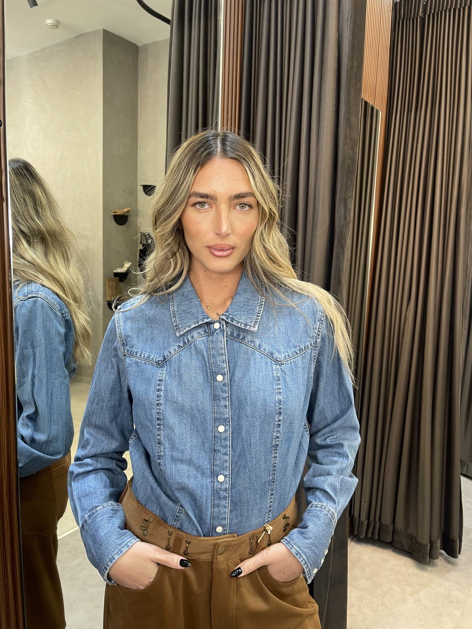 ⁦חולצה מכופתרת - גינס WRANGLER⁩ – תמונה ⁦3⁩