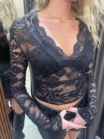 ⁦FAV-חולצת תחרה טיילה שחורה⁩ – תמונה ⁦4⁩