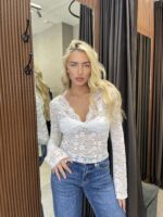 ⁦FAV-חולצת תחרה טיילה לבנה⁩ – תמונה ⁦2⁩
