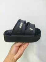 GCDS- כפכף פלטפורמה רצועות גומי פרווה-שחור