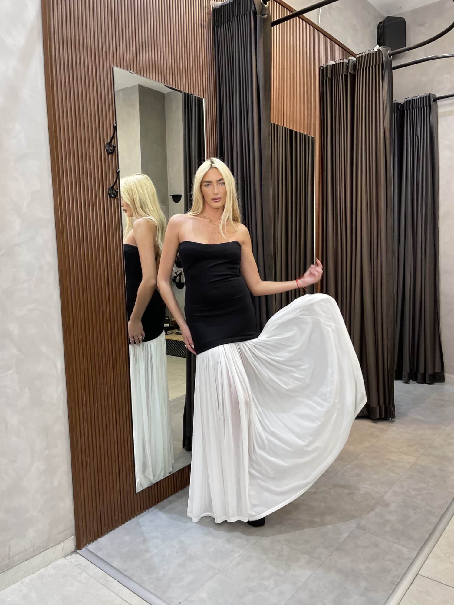 ⁦FAV- שמלת סטרפלס לני-שחור לבן⁩ – תמונה ⁦5⁩