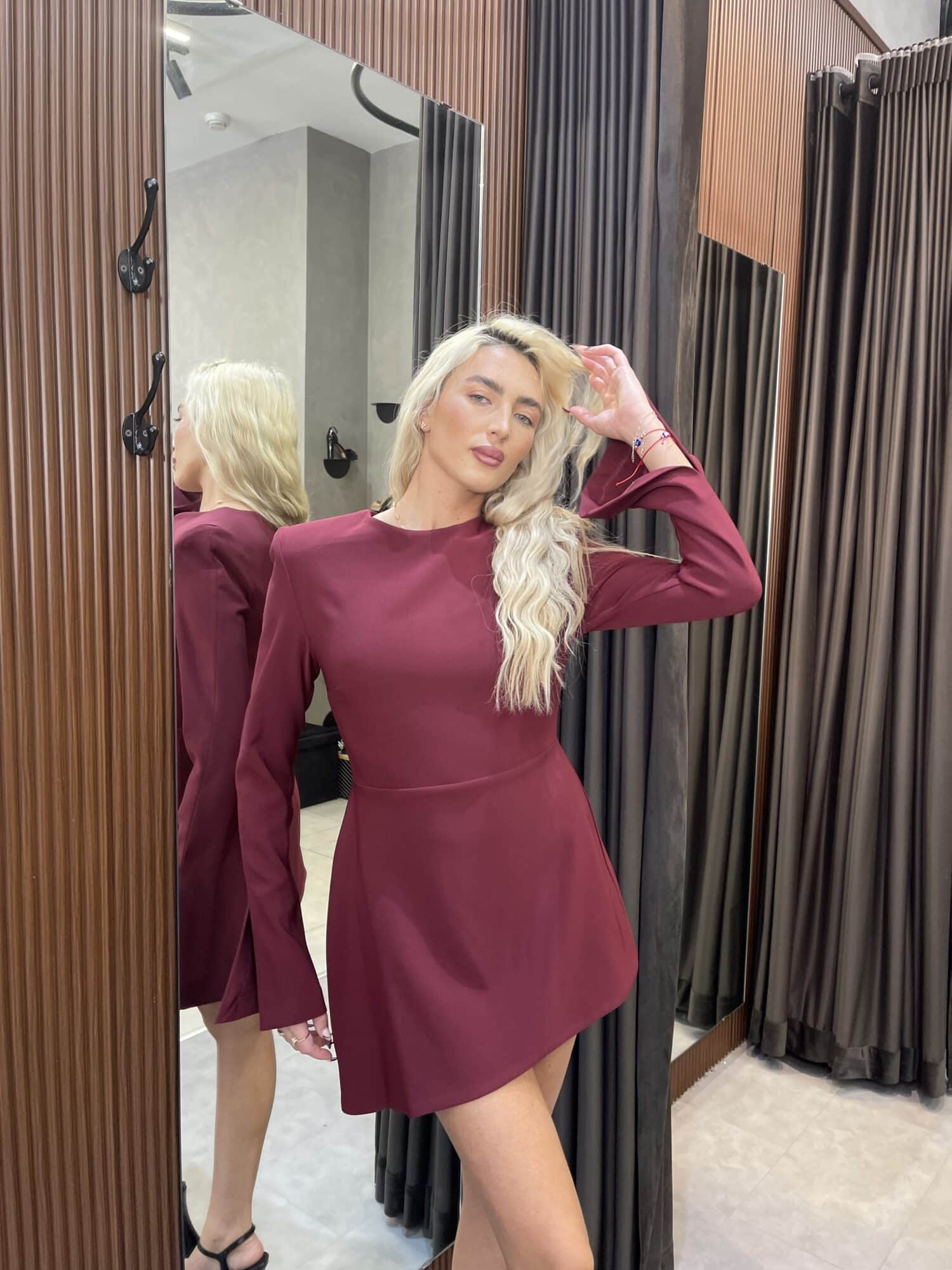 ⁦ISABELLA- שמלה מיני אושן שיפון בורדו⁩ – תמונה ⁦8⁩