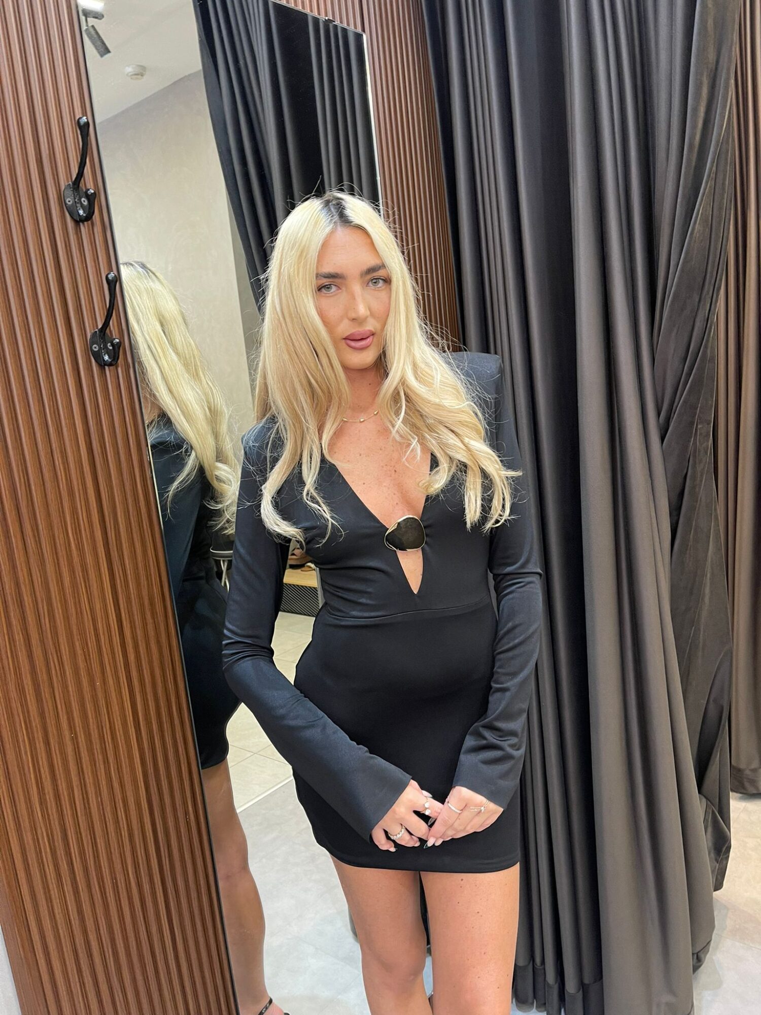 ⁦ISABELLA- שמלת מיני משולש⁩ – תמונה ⁦2⁩