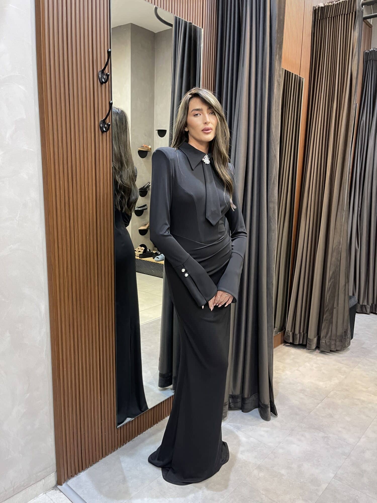 ⁦ISABELLA - שמלת מקסי עניבה-שחור⁩ – תמונה ⁦8⁩
