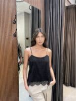 ⁦ISABELLA - גופיית חוטים תחרה שחורה⁩ – תמונה ⁦4⁩