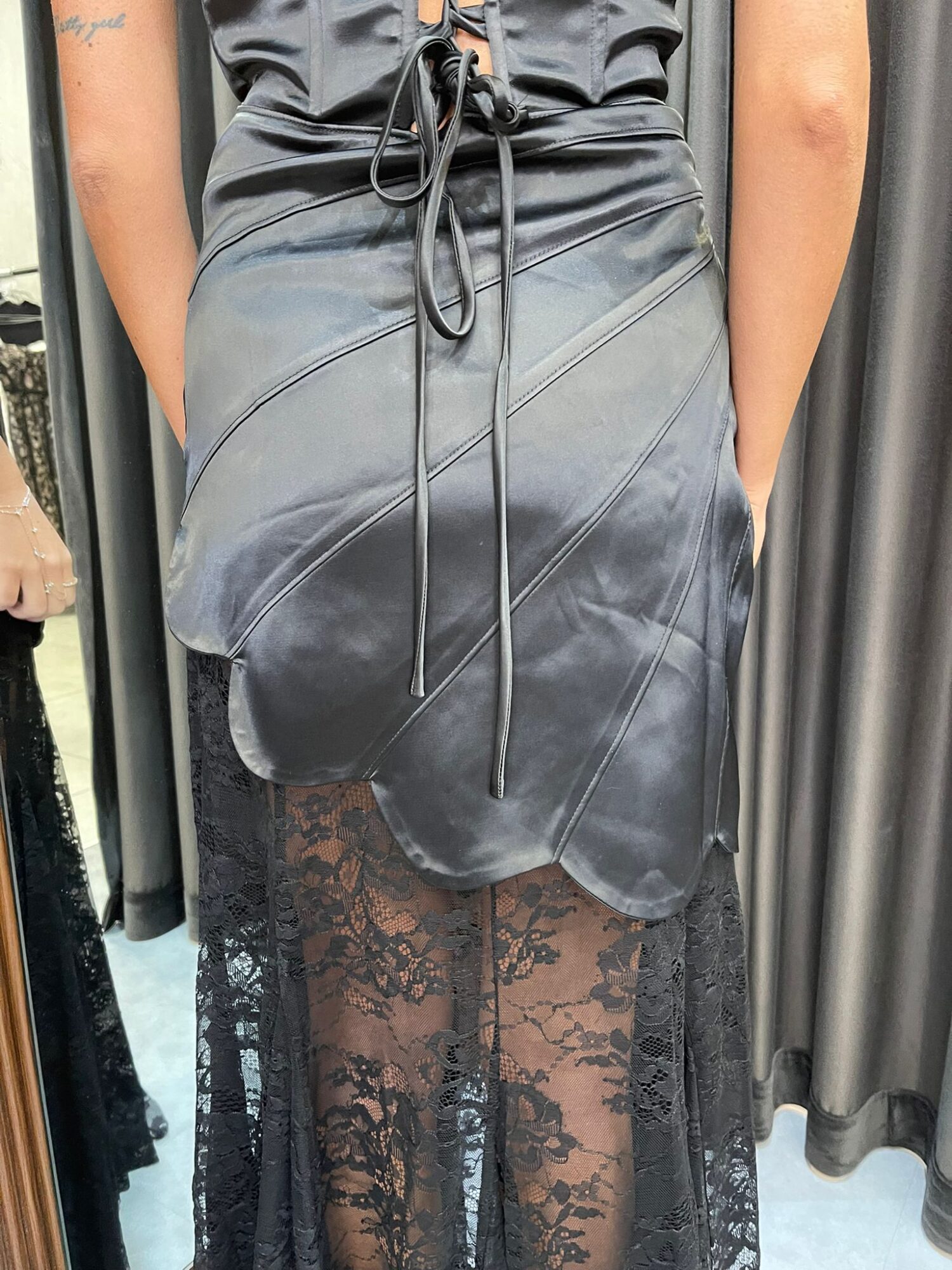 ⁦FAV-שמלת מקסי נואר תחרה שחורה⁩ – תמונה ⁦2⁩