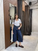 ⁦GOV- חולצת בייסיק וי לבנה⁩ – תמונה ⁦4⁩