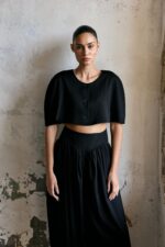 ⁦NURIT KIMHI- שכמיית ELODIE – שחור⁩ – תמונה ⁦4⁩