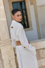 ⁦NURIT KIMHI חולצת DAPHNE – קאמל פסים⁩ – תמונה ⁦2⁩