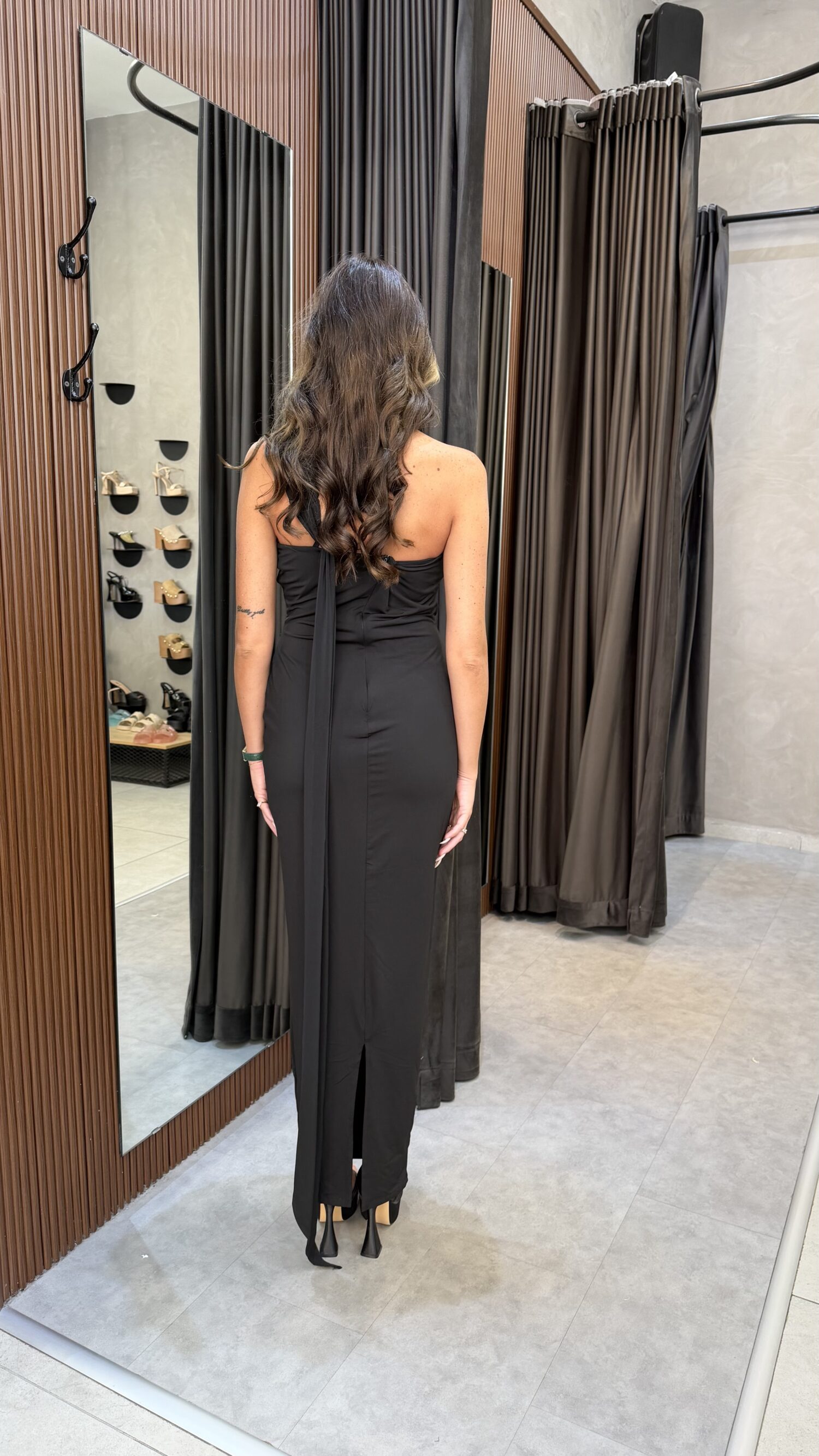 ⁦FAV שמלת מקסי אבזם-שחור⁩ – תמונה ⁦5⁩
