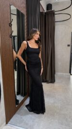 ⁦ISABELLA- שמלת מקסי תחרה ליסן-שחור⁩ – תמונה ⁦3⁩