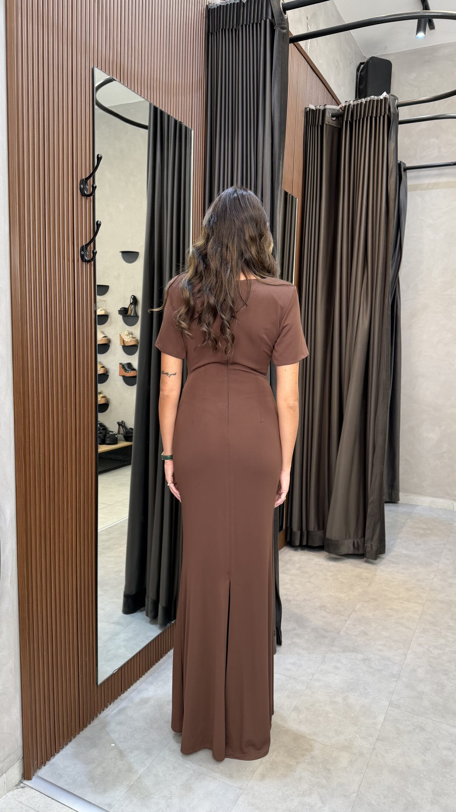 ⁦ISABELLA - שמלת מקסי לונה שרוול-חום⁩ – תמונה ⁦4⁩