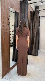 ⁦ISABELLA - שמלת מקסי לונה שרוול-חום⁩ – תמונה ⁦4⁩