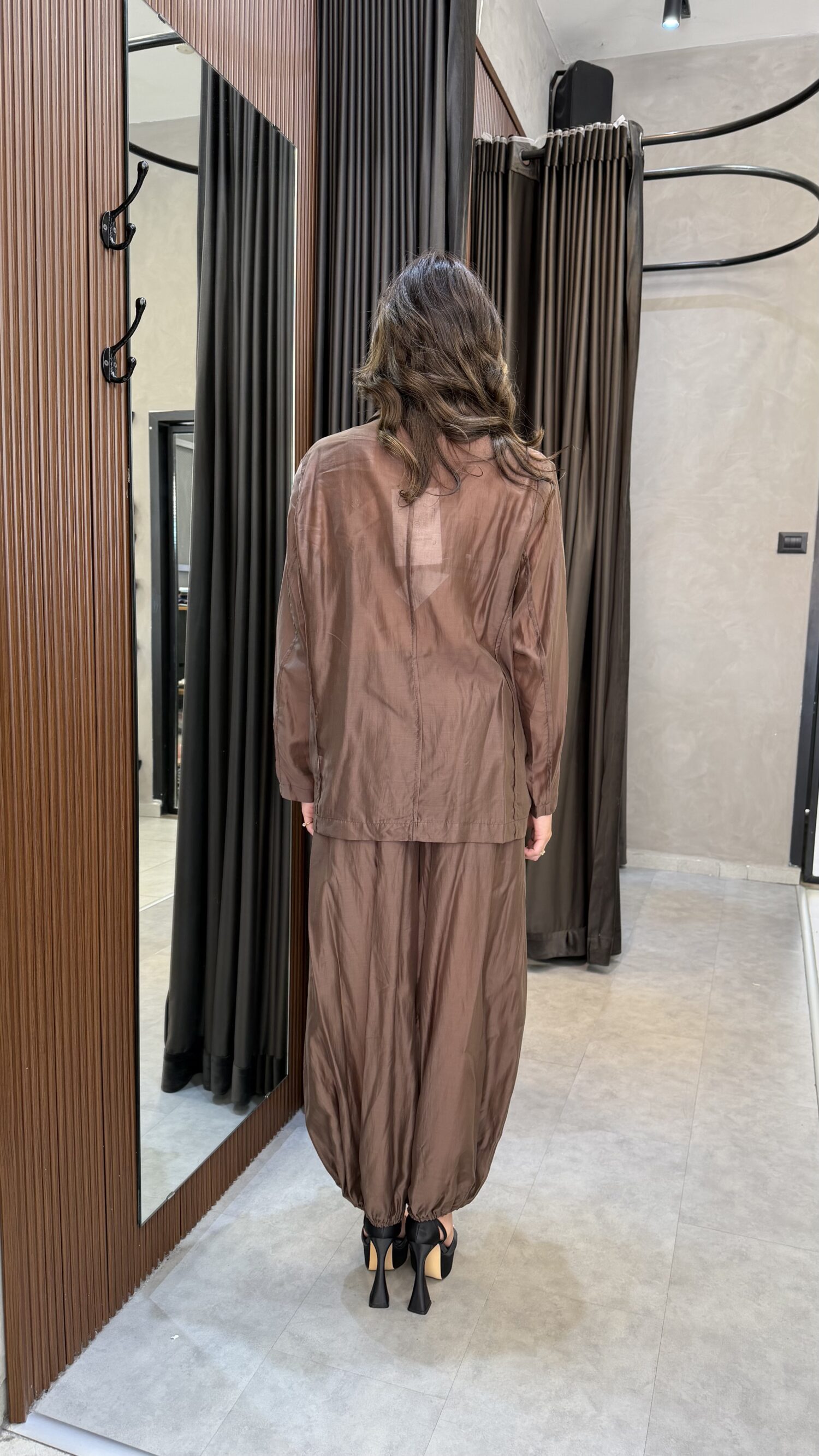⁦LUMINA - חליפת בלייזר משי -חום⁩ – תמונה ⁦6⁩