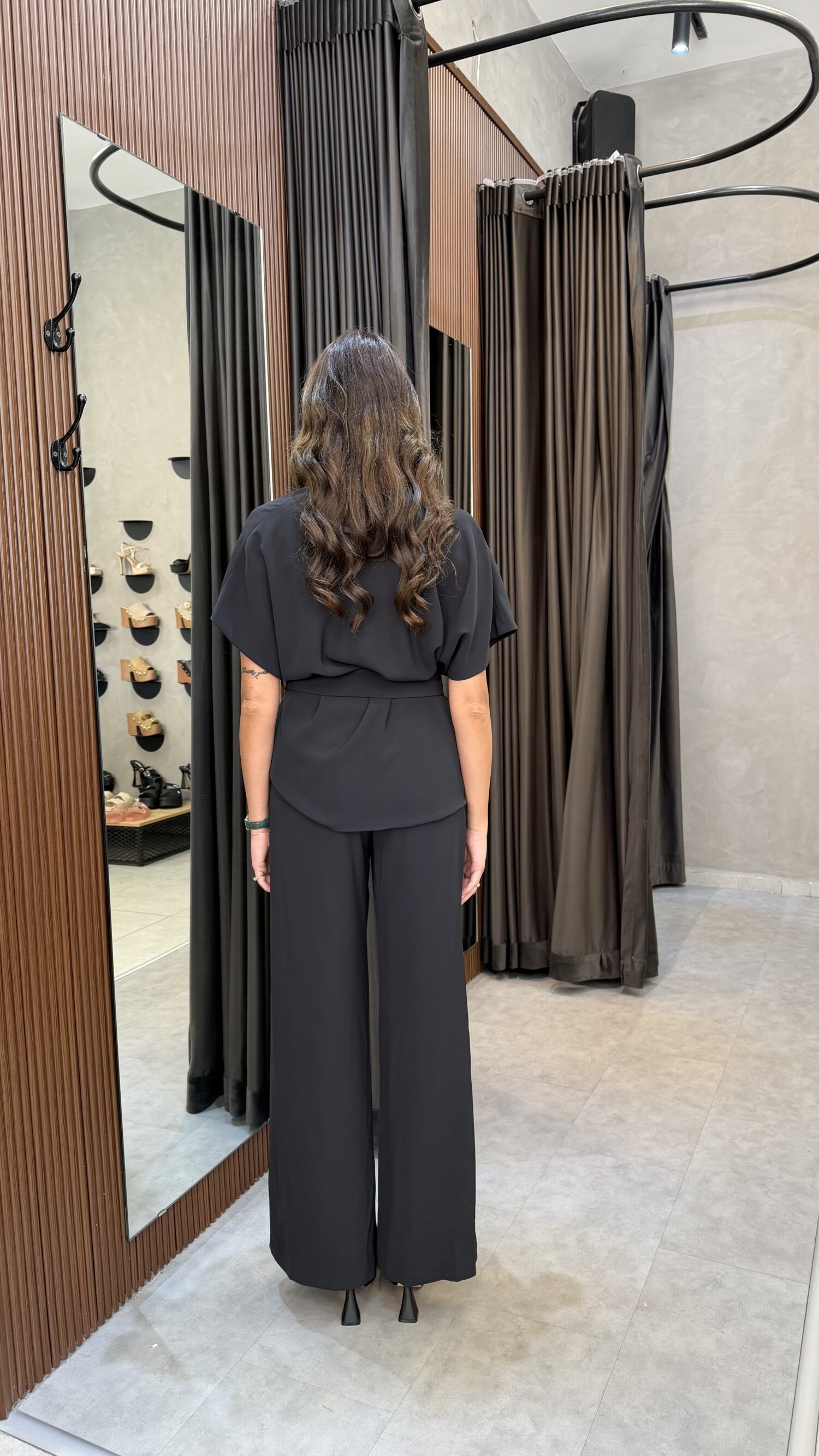 ⁦ISABELLA חליפת מכנסיים קימונו-שחור⁩ – תמונה ⁦3⁩