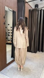 ⁦LUMINA - חליפת בלייזר משי -קאמל⁩ – תמונה ⁦5⁩